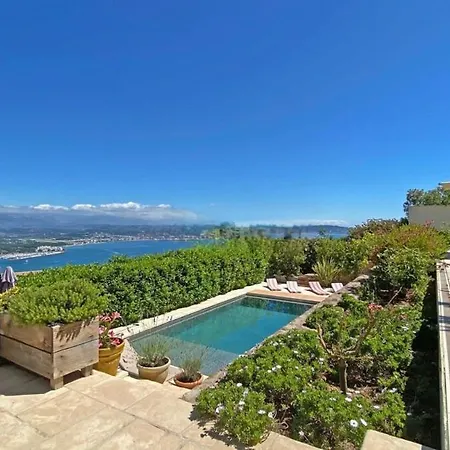 Breathtaking Sea Views Sur Villa